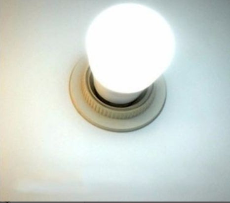 Tapsolásra Kapcsoló LED Izzó 7W – Kényelmes és Energiatakarékos Világítás