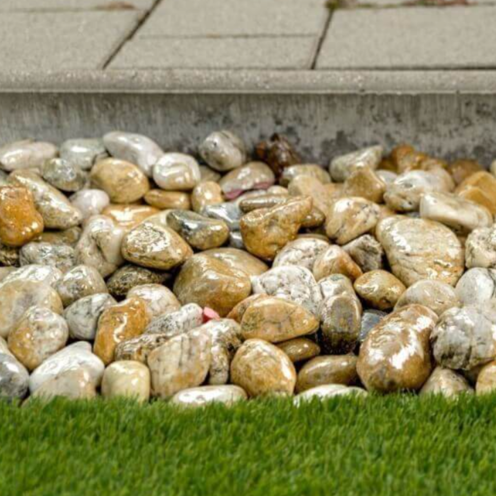 Fényes többszínű dekorációs kavics 3-6 cm